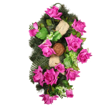 Kompozycja z róż i suszu na podkładzie świerkowym w kolorze fioletowym
