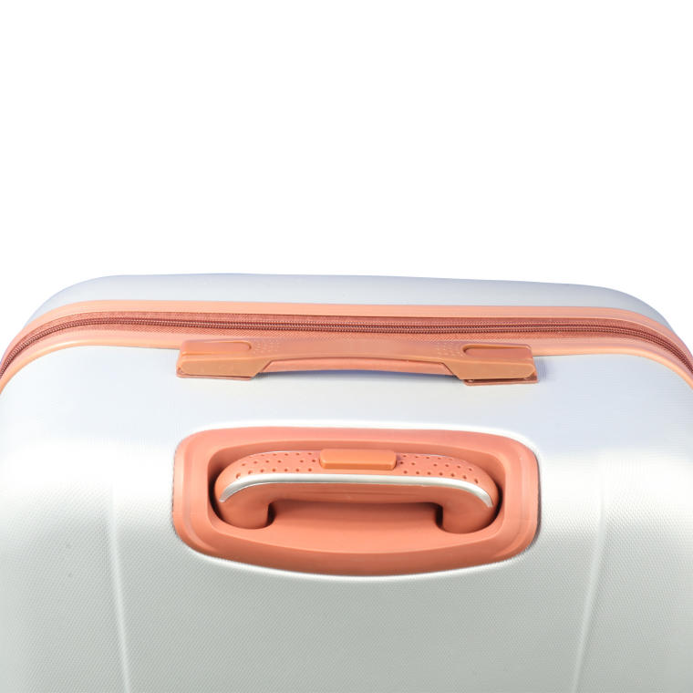 Walizka podróżna Gravi 650, srebrna, wytrzymała, zabezpieczająca bagaż, idealna na lot, pociąg czy autokar.