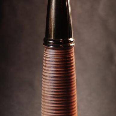 Niska Brązowa Elegancja - Wazon Smukły z kolekcji Duo