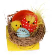 Dekoracyjna Figurka Wielkanocna: Kura z Pisklęciem w Gnieździe - Żółta