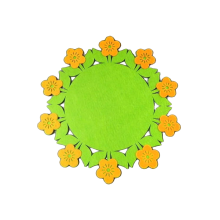 Okrągła filcowa serweta w kolorze zielonym z pomarańczowymi kwiatkami