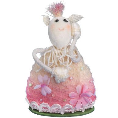 Owieczka z sizalu stojąca w kolorze różowym