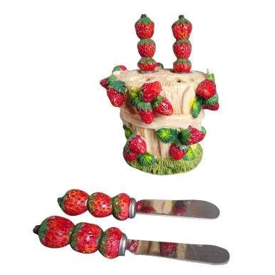 Zestaw Nożyk&oacute;w z Motywem Truskawkowym w Koszyczku Polirezynowym