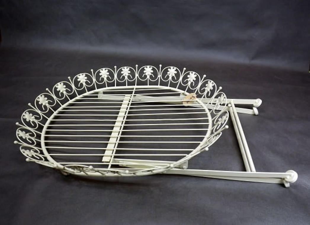 Metaloplastyczny Stolik w Stylu Prowansalskim, Kolor Kremowy, Składany, Owalny