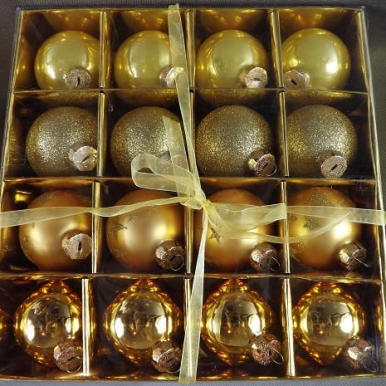 Komplet 16 Złotych Bombek Plastikowych o Średnicy 6 cm w Kartoniku