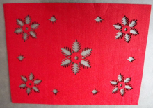Serweta filcowa prostokątna w płatki śniegu w kolorze czerwonym