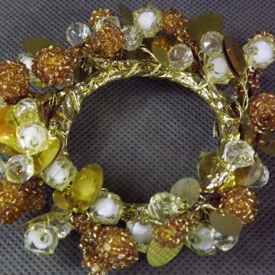 Stroik na świeczkę z koralik&oacute;w, szkiełek i cekin&oacute;w - średnica 10cm, wysokość 5cm