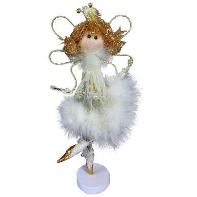 Anioł stojący w sukience z pi&oacute;rkami