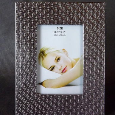 Ramka na zdjęcie stojąca kolor srebrny kratka 19.5x15 cm