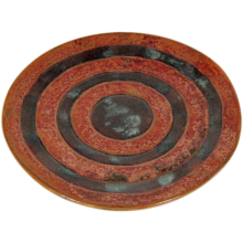 Talerz ceramiczny w pasy 21 cm z możliwością używania jako podstawka pod świeczki, kolor brązowy