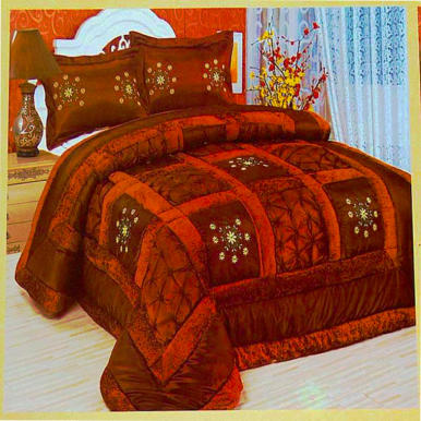 Narzuta Bordowa Gruba z Haftem i Satynowym Przeszyciem, Wraz z Poduszkami