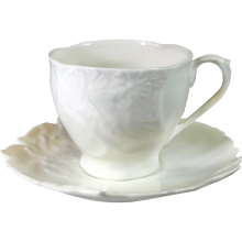 Zestaw do herbaty i kawy: Biała zdekorowana filiżanka z talerzykiem