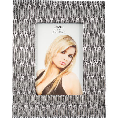 Elegancka stojąca ramka na zdjęcie z metalicznym zdobieniem i wykończeniem z czarnej tkaniny 15 x 19 cm