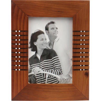 Drewniana stojąca żłobiona ramka na zdjęcie w kolorze brązowym 14x17,7 cm