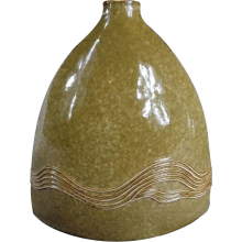 Wazon Ceramiczny Miodowy z Motywem Fali z Kolekcji 32x28cm